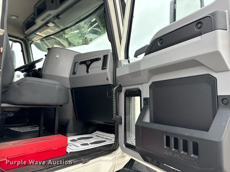 image for item ED5560 2019 Mack Anthem dump truck