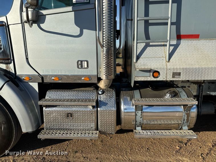 image for item ED5565 2013 Freightliner Coronado dump truck