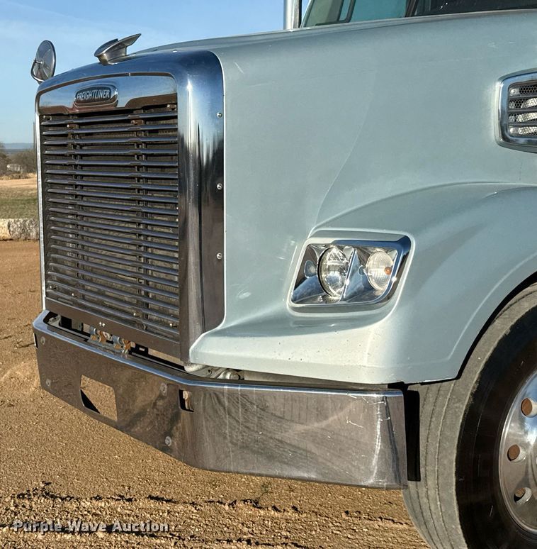 image for item ED5565 2013 Freightliner Coronado dump truck