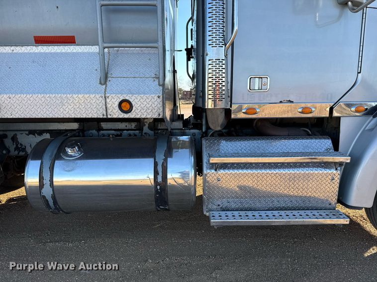 image for item ED5565 2013 Freightliner Coronado dump truck