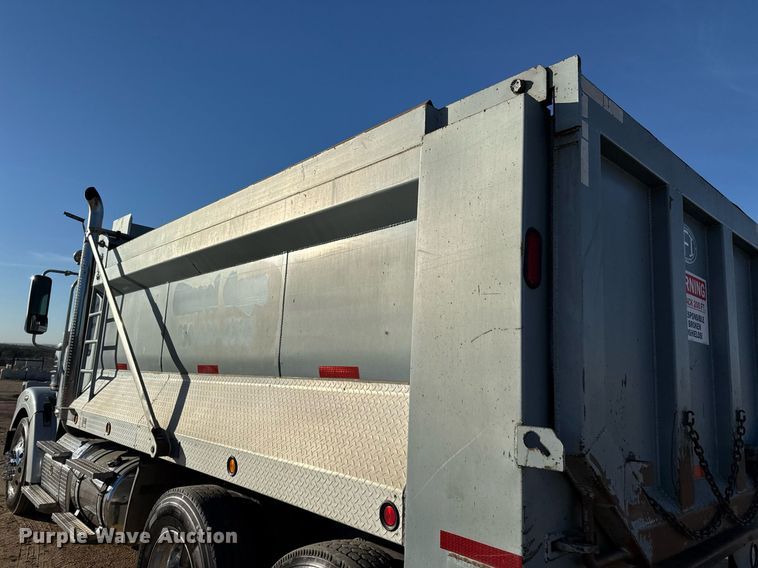 image for item ED5565 2013 Freightliner Coronado dump truck