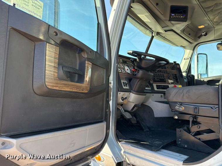 image for item ED5565 2013 Freightliner Coronado dump truck