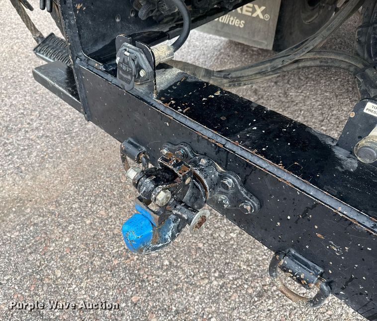 image for item ED5570 2014 Freightliner M2 bucket truck