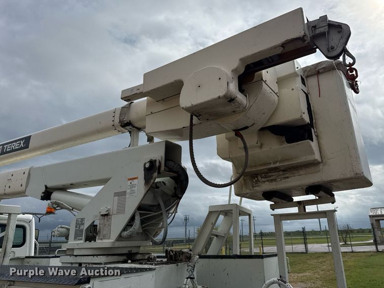 image for item ED5570 2014 Freightliner M2 bucket truck