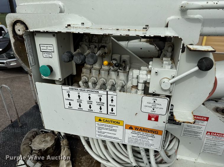 image for item ED5570 2014 Freightliner M2 bucket truck