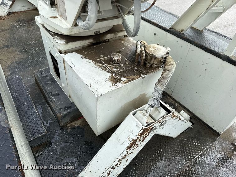 image for item ED5570 2014 Freightliner M2 bucket truck