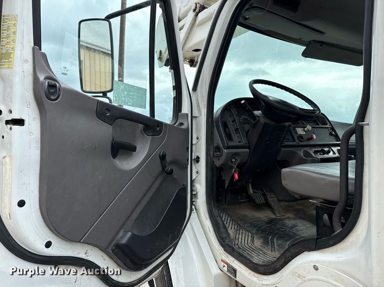 image for item ED5570 2014 Freightliner M2 bucket truck