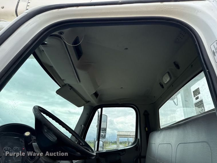 image for item ED5570 2014 Freightliner M2 bucket truck