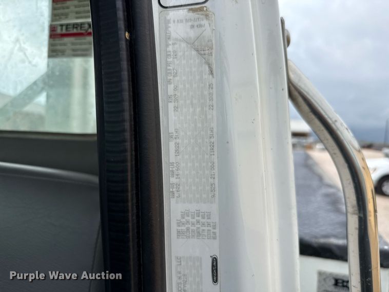 image for item ED5570 2014 Freightliner M2 bucket truck