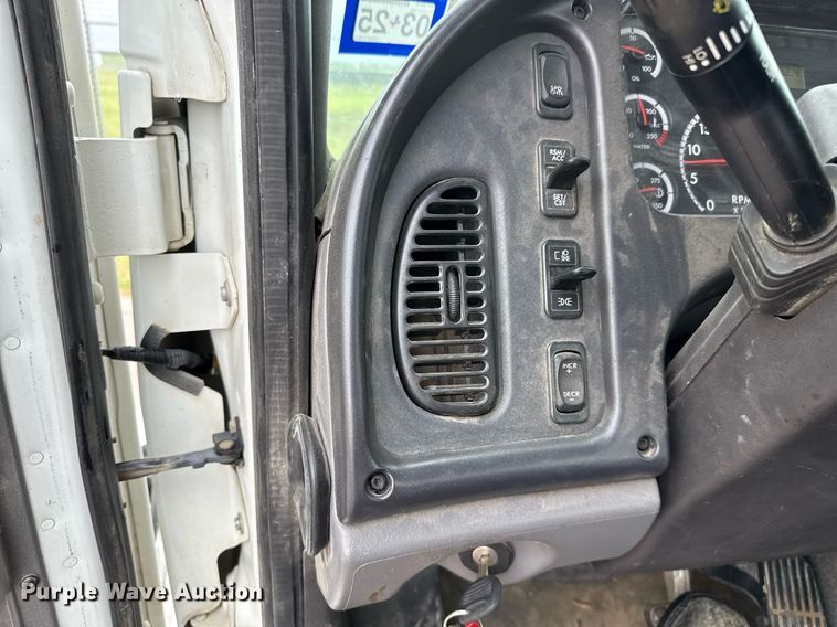 image for item ED5570 2014 Freightliner M2 bucket truck