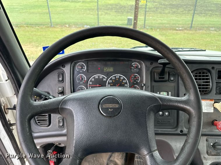 image for item ED5570 2014 Freightliner M2 bucket truck