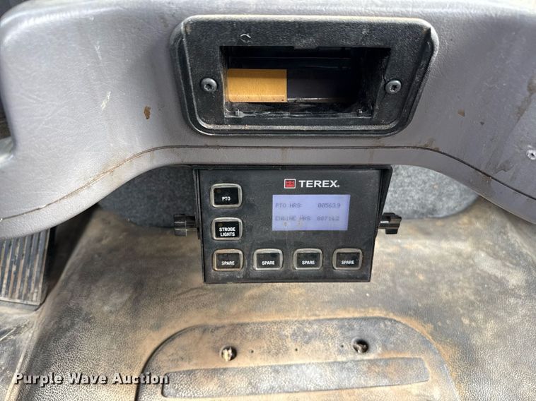 image for item ED5570 2014 Freightliner M2 bucket truck