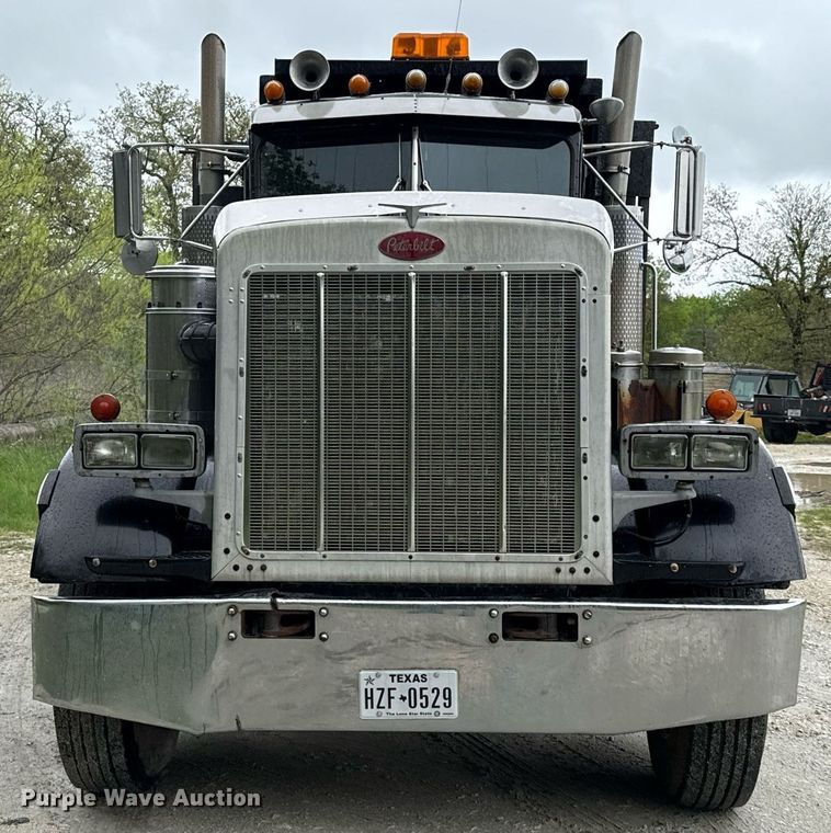 image for item ED5571 1982 Peterbilt 359 dump truck
