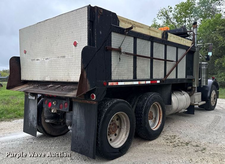 image for item ED5571 1982 Peterbilt 359 dump truck