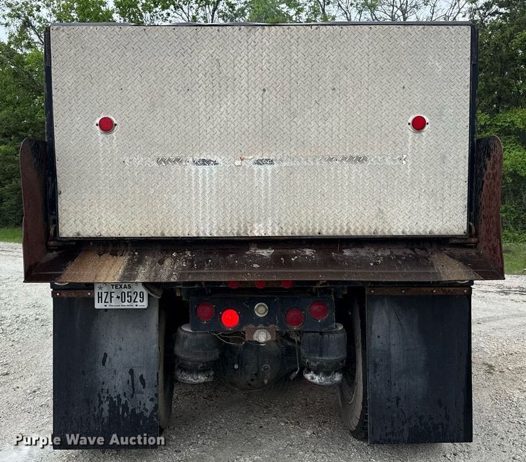 image for item ED5571 1982 Peterbilt 359 dump truck
