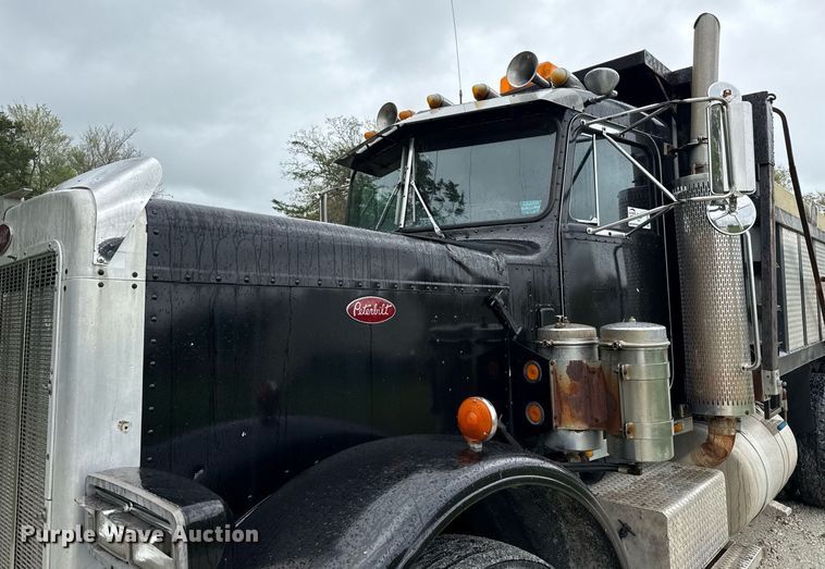 image for item ED5571 1982 Peterbilt 359 dump truck