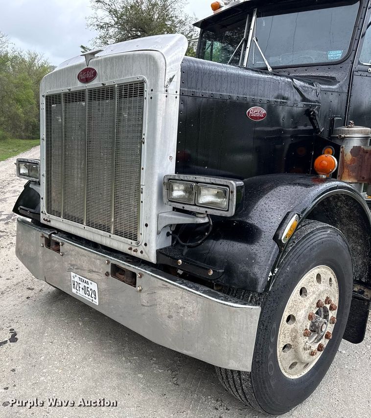 image for item ED5571 1982 Peterbilt 359 dump truck