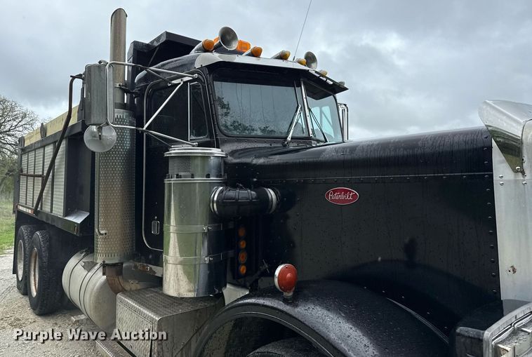 image for item ED5571 1982 Peterbilt 359 dump truck