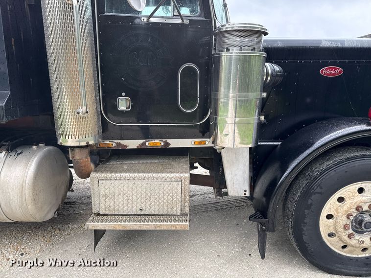 image for item ED5571 1982 Peterbilt 359 dump truck