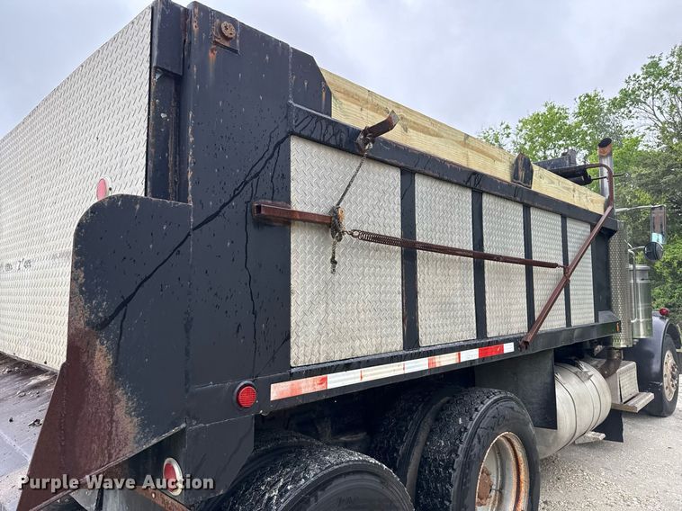 image for item ED5571 1982 Peterbilt 359 dump truck