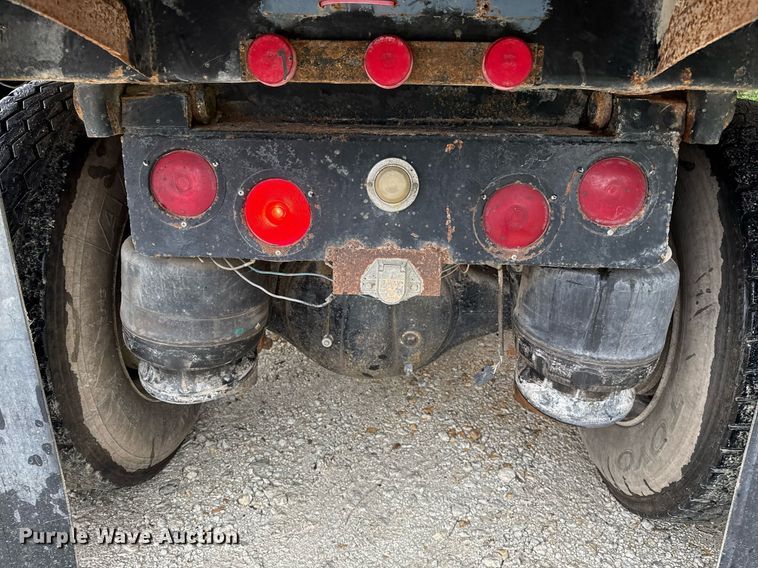 image for item ED5571 1982 Peterbilt 359 dump truck