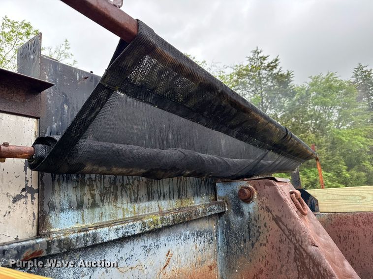 image for item ED5571 1982 Peterbilt 359 dump truck