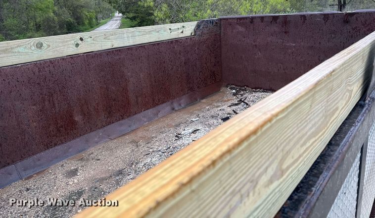 image for item ED5571 1982 Peterbilt 359 dump truck