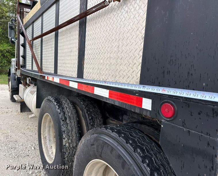 image for item ED5571 1982 Peterbilt 359 dump truck