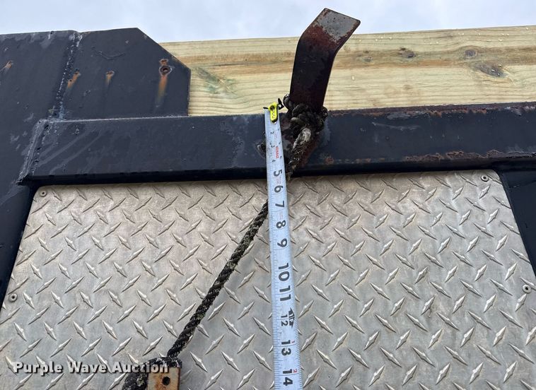 image for item ED5571 1982 Peterbilt 359 dump truck