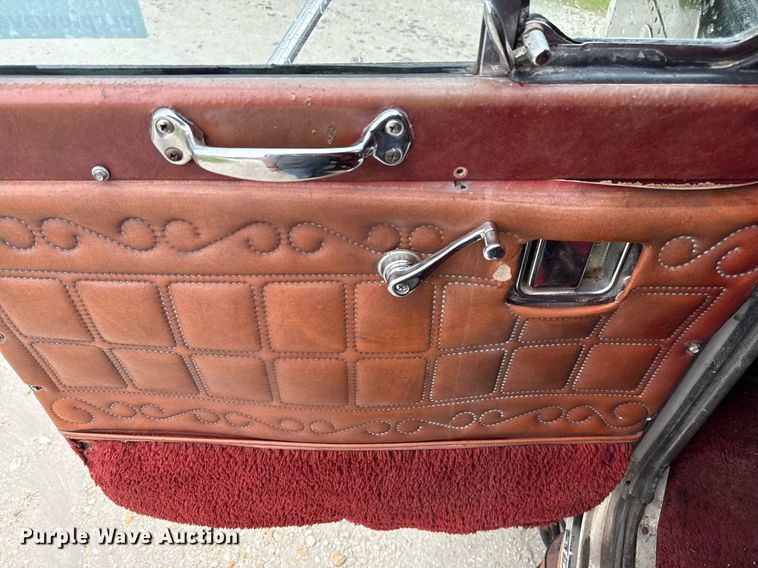 image for item ED5571 1982 Peterbilt 359 dump truck