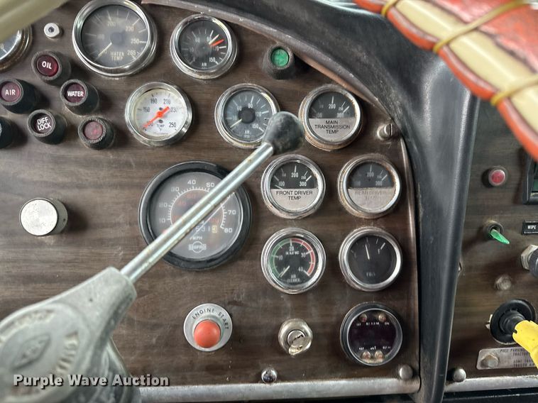 image for item ED5571 1982 Peterbilt 359 dump truck