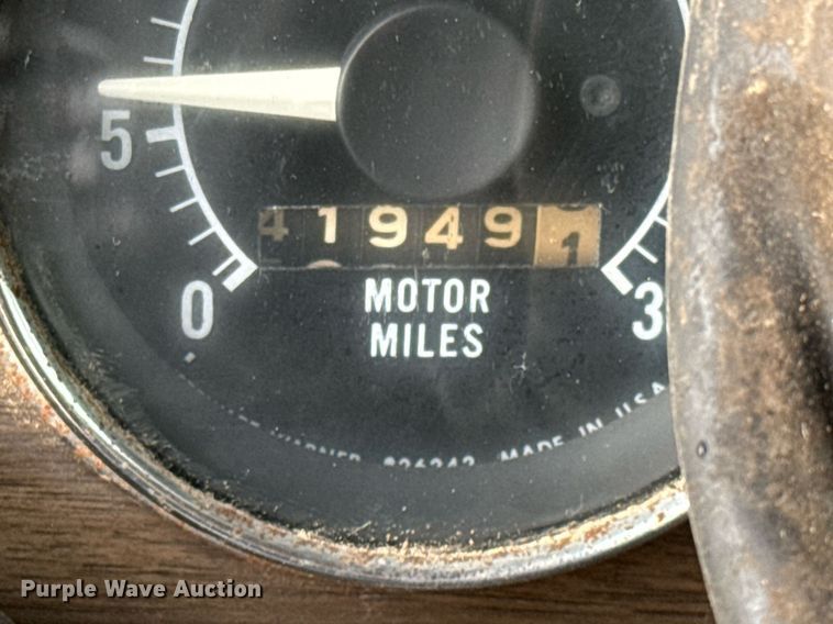 image for item ED5571 1982 Peterbilt 359 dump truck