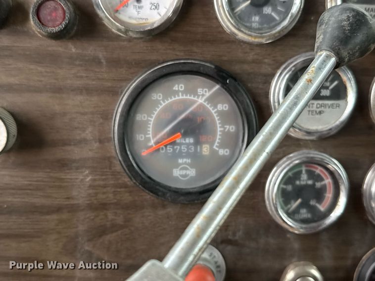 image for item ED5571 1982 Peterbilt 359 dump truck