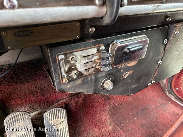 image for item ED5571 1982 Peterbilt 359 dump truck