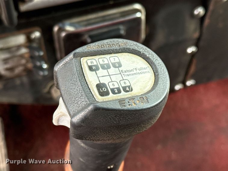 image for item ED5571 1982 Peterbilt 359 dump truck