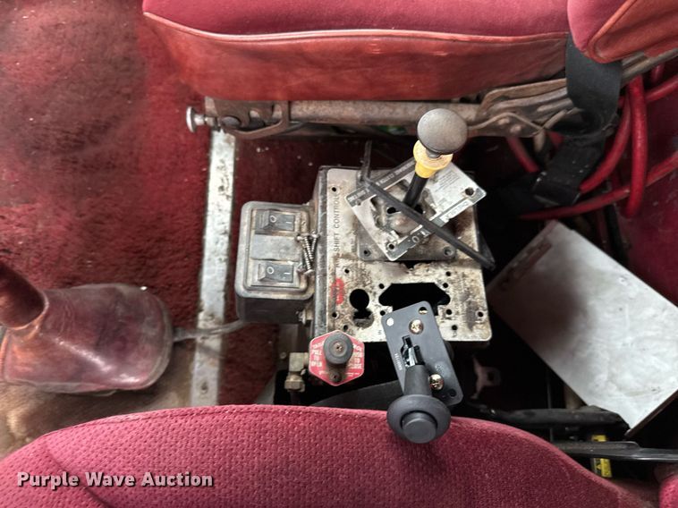 image for item ED5571 1982 Peterbilt 359 dump truck