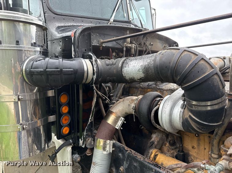 image for item ED5571 1982 Peterbilt 359 dump truck