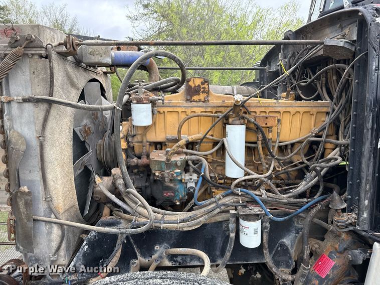 image for item ED5571 1982 Peterbilt 359 dump truck