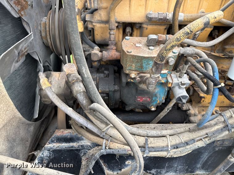 image for item ED5571 1982 Peterbilt 359 dump truck