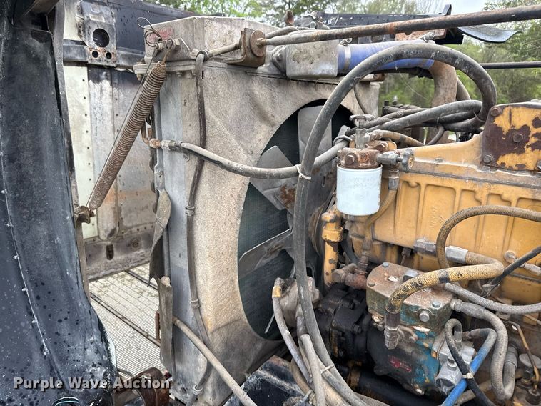 image for item ED5571 1982 Peterbilt 359 dump truck