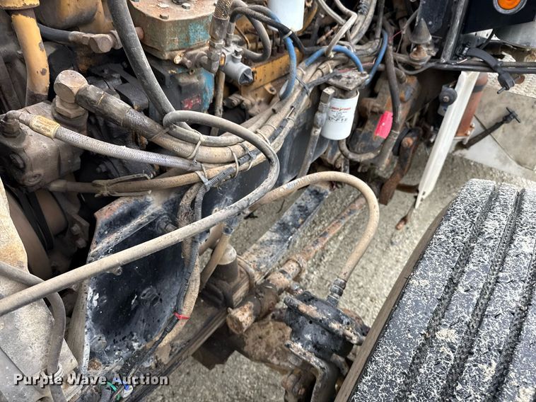 image for item ED5571 1982 Peterbilt 359 dump truck