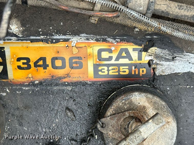 image for item ED5571 1982 Peterbilt 359 dump truck