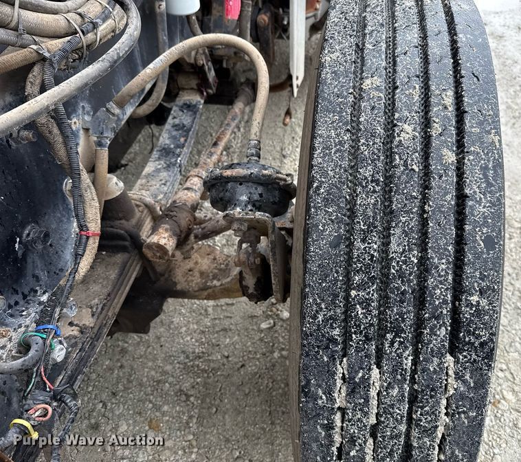 image for item ED5571 1982 Peterbilt 359 dump truck