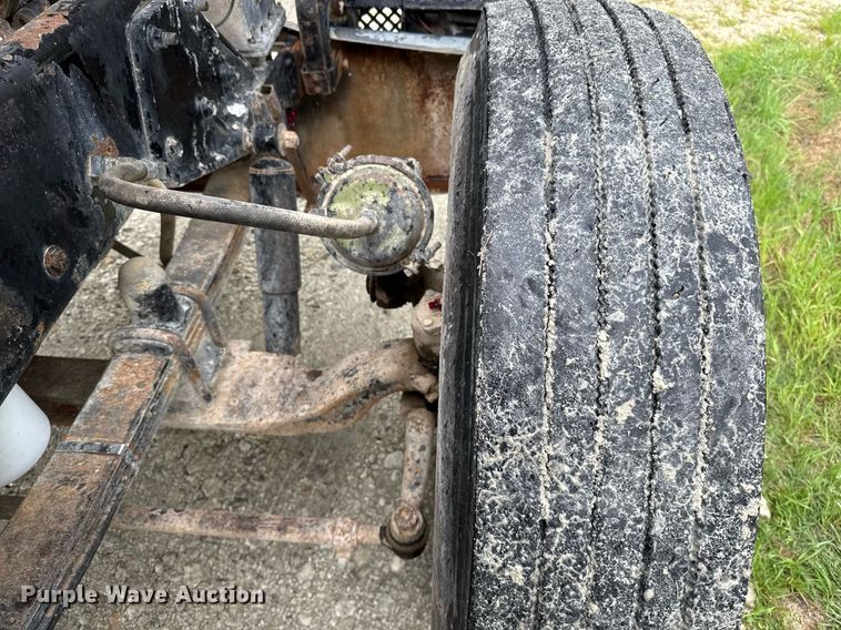 image for item ED5571 1982 Peterbilt 359 dump truck