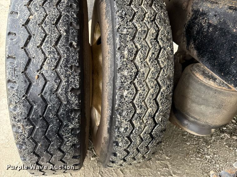 image for item ED5571 1982 Peterbilt 359 dump truck