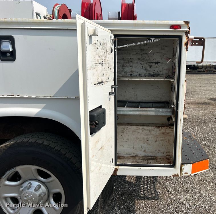 image for item EG0970 2014 Dodge Ram 2500 Crew Cab utility bed pickup truck