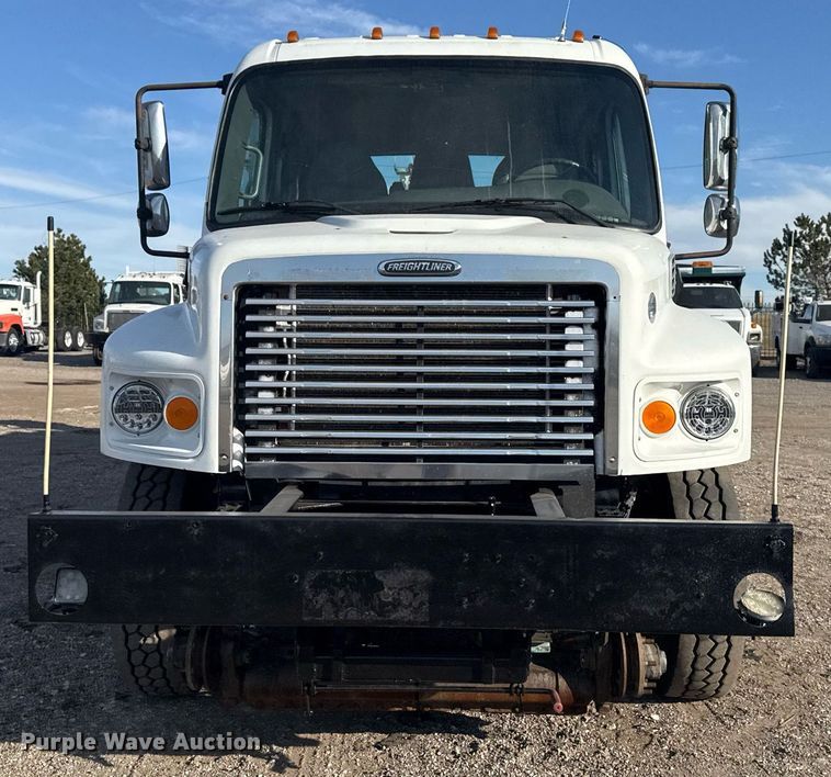 image for item EG2343 2010 Freightliner Business Class M2 utility / service truck