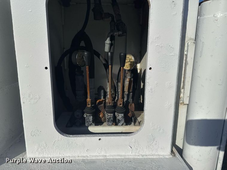 image for item EG2343 2010 Freightliner Business Class M2 utility / service truck