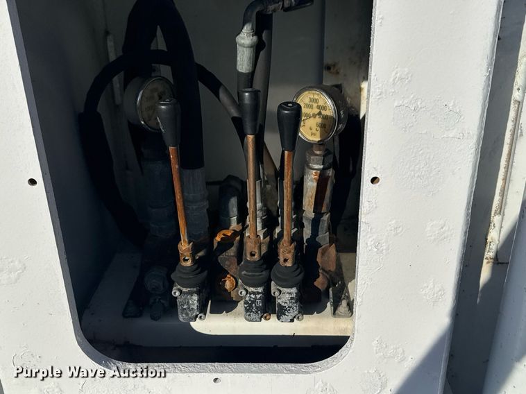 image for item EG2343 2010 Freightliner Business Class M2 utility / service truck