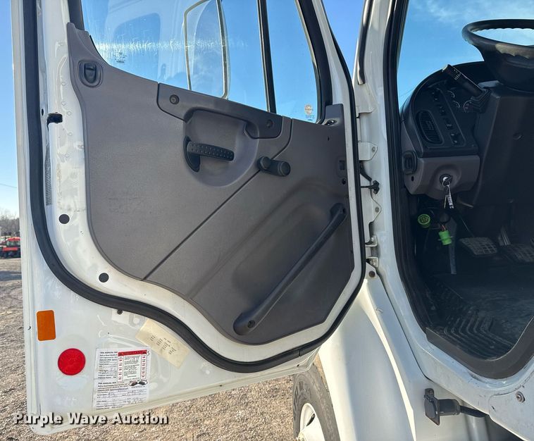 image for item EG2343 2010 Freightliner Business Class M2 utility / service truck